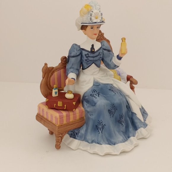 Mrs. Albee 1992 Award [ Congratulations]  Figurine By Avon - Picture 7 of 8